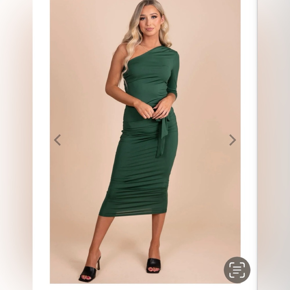 NWT How Lovely You Are One-Shoulder Midi
Dress
L/ Hunter Green